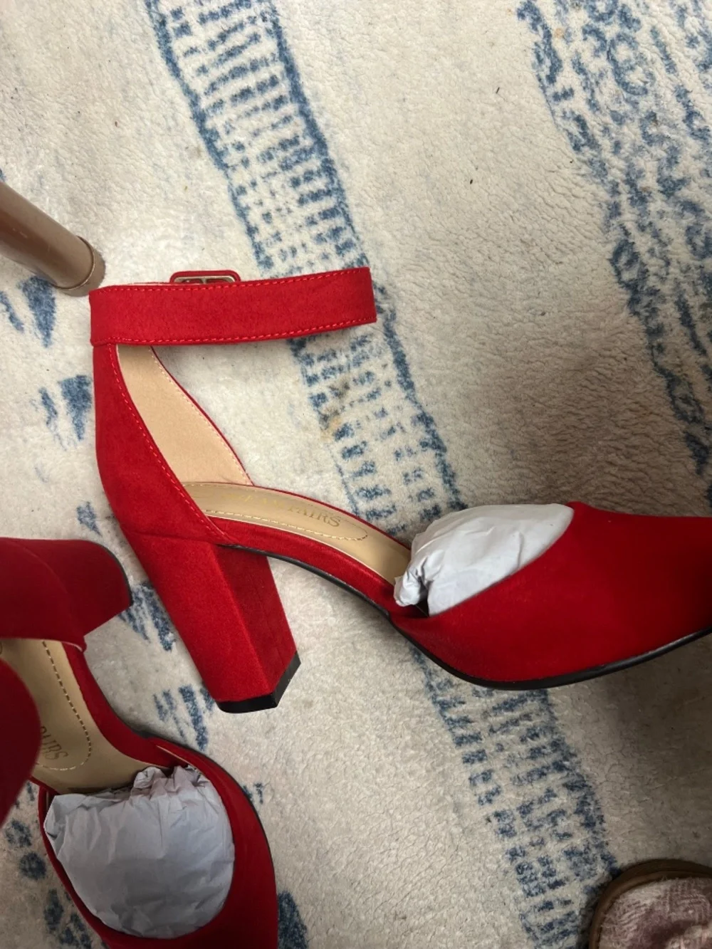 Red high heeled dress shoes - Picture 5 of 5